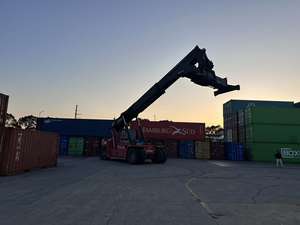 Apilador de Contenedores Kalmar DRT450 65s5 Usado, 45 Toneladas, Máquina Portuaria para Contenedores DRD450 DRF450 DRT450 - Product Image 2