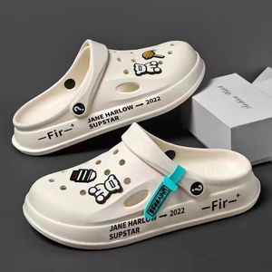 2025 chaussures d'extérieur décontractées de Style coréen pour hommes pantoufles de plage à semelles épaisses antidérapantes avec bout souple pour les infirmières pour l'été - Product Image 1