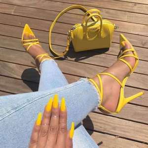 Sandalias de tacón de bloque con correa al tobillo y punta abierta para mujer, elegantes y sexys, ideales para fiestas de verano, directamente de fábrica. - Product Image 5