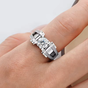 Großhandel Moissanit-Schmuck 925 Sterling Silber Weißgold Plattiert Eternity Verlobungs- und Versprechensringe mit Moissanit für Herren - Product Image 1