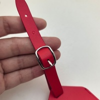 Label Bagasi Kulit PU Merah Kustom dengan Penutup Privasi, Tali Gesper yang Dapat Disesuaikan, Label Nama Koper untuk Perjalanan