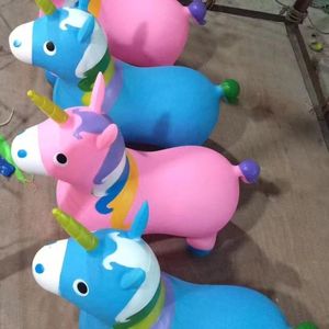 Unicornio de dibujos animados Pvc al aire libre respetuoso con el medio ambiente juguete inflable para niños con pintura musical - Product Image 1