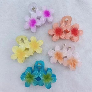 Pinza de Pelo Estilo Europeo con Flor de Frangipani Degradada, Clip de Tiburón, Accesorios para el Cabello Estilo Vacaciones en la Playa - Product Image 3