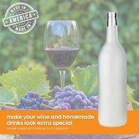 Bouteilles en verre à finition givrée élégantes avec forme plate et bouchon à vis pour étinceler la présentation du vin