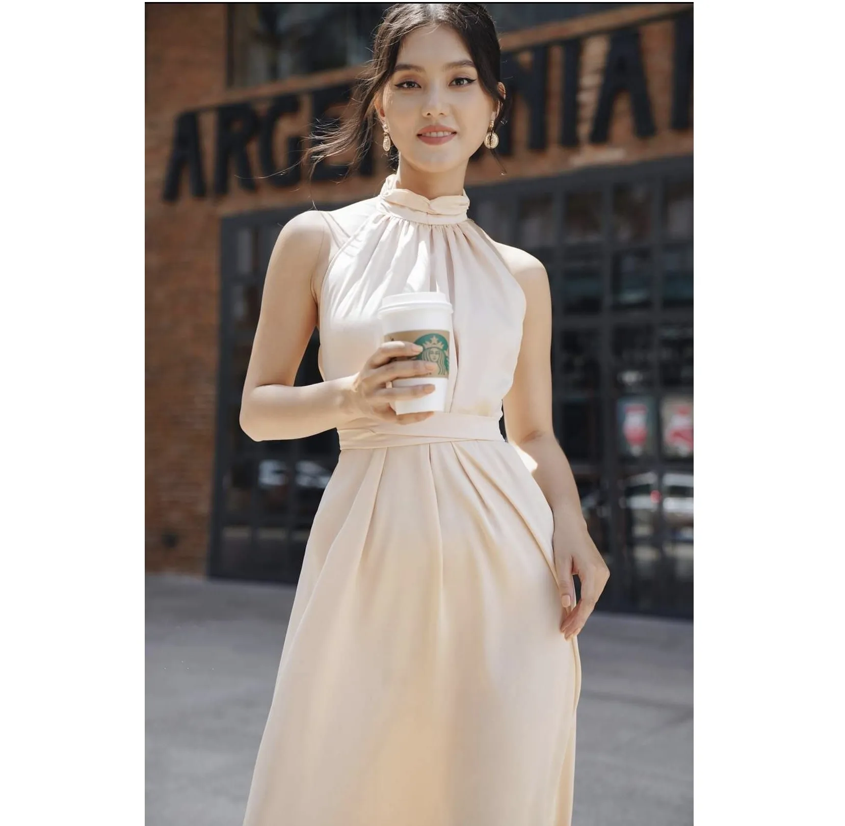 Wholesale New Style Woman Dress Fashion Halter Neck Silk Maxi Dress Evening Sleeveless Silk Long Dress