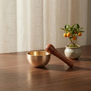 Mini bol chantant en laiton pour sonothérapie, bol sonore apaisant pour la thérapie manuelle, bol chantant en cuivre, son harmonieux de bois de santal - Product Image 6