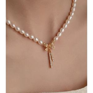 Collier pendentif rétro français pour jeunes femmes, nœud délicat avec perle de millet naturelle, nouveau design de chaîne de clavicule - Product Image 4
