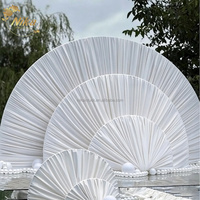 NIKA Nouvelle conception d'arche en métal en forme d'éventail avec housse en tissu, ensemble de décoration de toile de fond pour scène de mariage