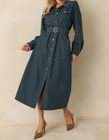 Robe maxi en denim de coton modal décontractée vintage bleue avec patte de boutonnage intégrale devant, taille naturelle, décoration en cristal