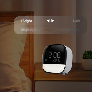 Lampe de chevet intelligente pour chambre à coucher, avec logo personnalisé, pour enfants, avec veilleuse, réveil numérique LED mini et design mignon - Product Image 4