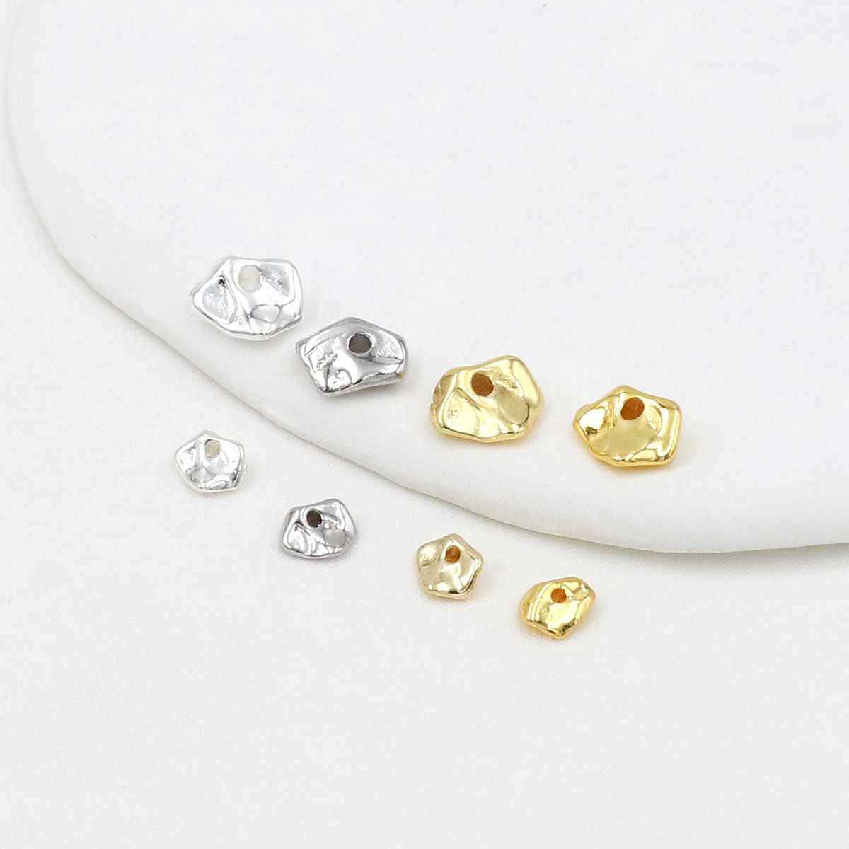 Estilo 10, cuentas espaciadoras de forma irregular, tamaño pequeño (6*5*2.3mm)