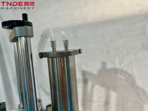 Buscar Productos, recién lanzado, pequeño equipo de llenado cuantitativo semiautomático, máquina de llenado de perfume de un solo cabezal - Product Image 3