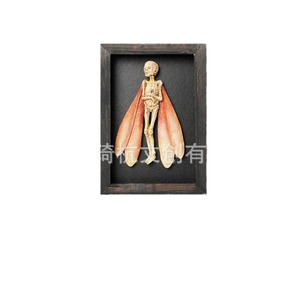 Marco de Fotos con Diseño de Cadáver Alado y Mumificado, Decoración de Halloween, Marco Rectangular de Madera Sólida Personalizado para Interiores - Product Image 1