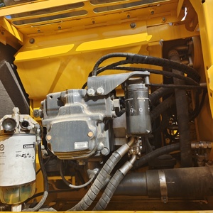Excavadora de cadenas Komatsu PC240LC usada original de Japón, modelo 2023, con motor, caja de cambios y bomba - Product Image 4