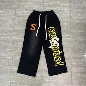 <span class=keywords><strong>Pantalon</strong></span> de survêtement ample et épais pour homme, personnalisé avec impression sérigraphique, effet délavé à l'acide et usé par le soleil, avec appliqué brodé - Product Image 1