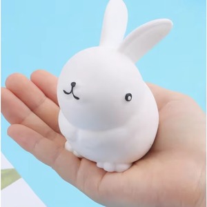 Jouet Squishy Lapin Porte-Bonheur Mignon, Rempli de PVA, Anti-Stress à Presser pour Enfants et Adultes, Jouet Sensoriel Doux pour Soulager l'Anxiété - Product Image 5