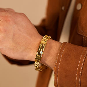 Bracciale di Lusso Personalizzato di Alta Qualità a Doppia Catena Placcato Oro a Forma di 8 in Acciaio Inossidabile Impermeabile per Uomo - Product Image 4