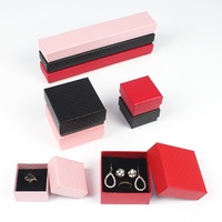 Coffret d'emballage carré noir pour bijoux – Boîte cadeau tendance pour pendentifs, bracelets, colliers, boucles d'oreilles, bagues et accessoires