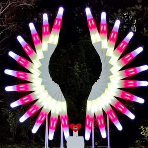 Sculpture lumineuse de Noël en forme d'ailes d'ange 3D pour la décoration paysagère extérieure des fêtes - Product Image 1