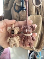 Pendentif porte-clés en fil de laine ours mignon transfrontalier, fait main au crochet, écharpe de dessin animé, pendentif de sac pour couple au design simple