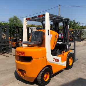 Chariot élévateur TCM 2.5T d'occasion, moteur diesel japonais, modèle 2022, certifié CE - Product Image 4