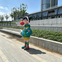 Op maat gemaakte handgeschilderde glasvezel cartoon sculptuur, groot FRP karakterbeeld, buiten decoratie voor winkelcentra, pop art vloerdecoratie