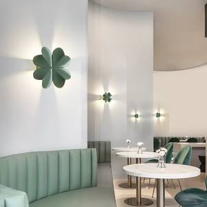 Lámpara de pared LED de estilo exquisito con diseño de trébol de cuatro hojas, montada en superficie para dormitorio, lámparas de pared LED. - Product Image 1