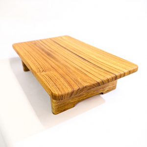 Tabla para Servir Sushi de Madera de Teca HomLiv, 1.5 cm de Grosor, Rectangular, con Patas, Material Natural Sostenible, Apta para Alimentos, Sin Pintura ni Barniz, Halal - Product Image 1