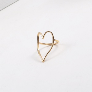 Anillo de Acero Inoxidable Chapado en Oro con Forma de Corazón Hueco Grande, Joyería de Moda para Mujer - Product Image 5