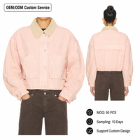Jaket Kerja Wanita Warna Merah Muda Muda Model Crop Kerah Beige Lengan Panjang Saku Tempel Jaket Kasual Utilitas Produsen OEM ODM
