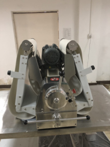 Bảng Top <span class=keywords><strong>Dough</strong></span> sheeter thương mại công nghiệp bán tự động bánh Croissant bánh mì bột Puff Pastry Máy bột sheeter - Product Image 3