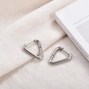 Boucles d'oreilles créoles unisexes en or, argent, noir et arc-en-ciel, étanches, pour oreilles sensibles, style punk, bijoux pour usage quotidien - Product Image 5