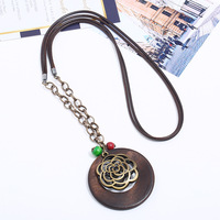 Pendentif ethnique bohème rétro à pompon, accessoire polyvalent long et ajouré en forme de feuille, collier pour femme