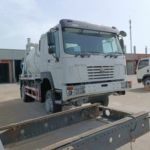 Howo 4x4 4WD Howo Camión de vacío Camiones cisterna de succión de aguas residuales Diesel Combustible Inundación <span class=keywords><strong>Alcantarillado</strong></span> Tanque de chorro Dubai Venta - Product Image 2