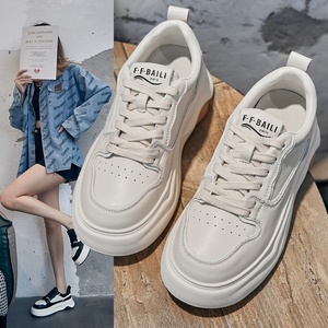 Chaussures pour femmes en cuir de vachette blanc, printemps-été 2025, baskets décontractées toutes occasions avec doublure en maille à semelle épaisse, nouveau design sportif - Product Image 2