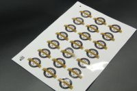 Étiquette adhésive en vinyle PVC personnalisée avec estampage à chaud doré, résistante à l'eau, aux UV et aux rayures, découpée sur mesure pour emballage de marque