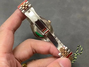 2025 새로운 트렌디 럭셔리 남성용 다이아몬드 시계 40MM 합금 케이스 사파이어 크리스탈 기계식 무브먼트 방수 포인터 다이얼 - Product Image 5