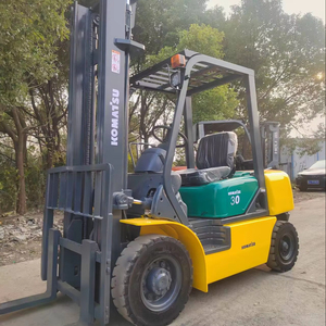 Komatsu Fd30 de Última Generación, Origen Japón, Desplazador Lateral, Tres Toneladas, 4 Metros, con Pocas Horas de Trabajo - Product Image 1