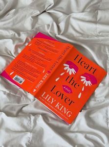 Achetez le livre Heart the Lover de Lily King, roman d'amour de littérature anglaise, fiction contemporaine, en vente par les exportateurs - Product Image 4