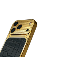 Coque de téléphone de luxe plaquée or royale britannique, plaque arrière en cuir de vache avec motifs de crocodile, boîtier de téléphone de luxe pour 17 Pro Max