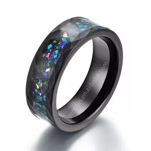 Bague de fiançailles en tungstène noir martelé 8MM avec incrustation d'opale concassée et d'opale galaxie, vente en gros de bijoux Gentdes - Product Image 5