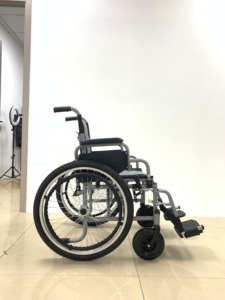 Silla de Ruedas Manual Ligera Plegable de Aluminio Plateado con Cojín Transpirable Acolchado con Diseño de Diamantes para Pacientes Mayores y Discapacitados - Product Image 2