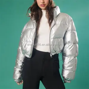 Vente en gros de blouson d'hiver froid avec logo personnalisé vestes élégantes et courtes en duvet de canard argenté pour les femmes