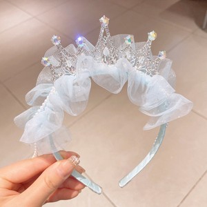 Accessorio per Capelli Corona da Principessa per Bambine, Fiocco in Tulle con Perle, Fascia per Capelli con Pizzo Ricamato e Clip in Tessuto - Product Image 5