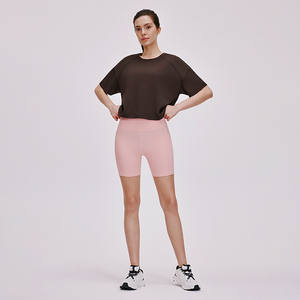 T-shirt de fitness à manches courtes de yoga à fort impact de couleur unie et à fente latérale de bonne qualité personnalisé en gros - Product Image 2