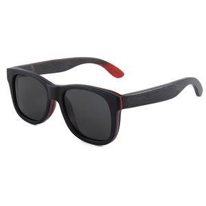 Vendita calda Logo personalizzato moda occhiali da sole polarizzati lusso telaio in legno in rosso <span class=keywords><strong>e</strong></span> blu comode lenti Tac per gli uomini <span class=keywords><strong>e</strong></span> le donne - Product Image 3