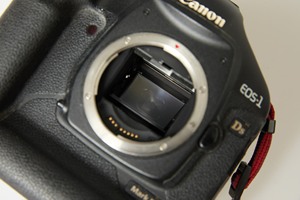 Used Cannon EOS-1Ds Mark III DSLR Camera Body Professional Full Frame Digital Camera - Product Image 2