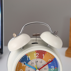 Horloge de table électronique silencieuse à quartz pour enfants, en métal, avec aiguilles, motif dessin animé, fonction alarme lumineuse et snooze, pour l'éveil éducatif - Product Image 2