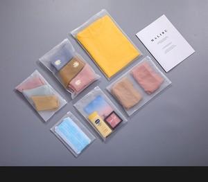 Sac à fermeture éclair transparent givré écologique en CPE/EVA pour vêtements, chaussettes, chaussures et fourrures - Product Image 4