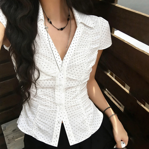 เสื้อเบลาส์ลายจุดหวานๆ สไตล์ฤดูร้อน แต่งปกตัดสี ติดกระดุมด้านหน้า รัดเอว แขนสั้น สวมใส่สบาย ระบายอากาศได้ดี เป็นมิตรต่อสิ่งแวดล้อม - Product Image 6